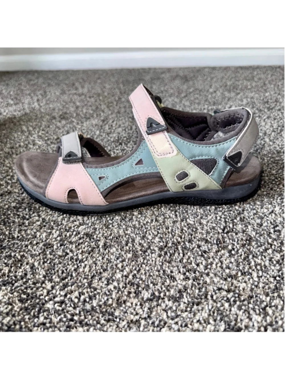 Women's Earth Origins Skylar Round Toe Lightweight Casual Flat Sandals Size 11W